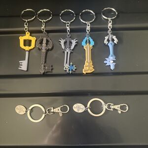 Kingdom Hearts Keyblade Keychain 7 Piece Set Collectible Pvc Rubber/Metal NWOT